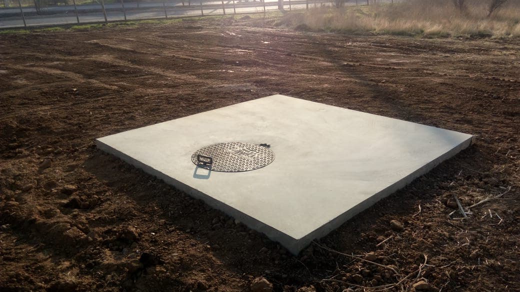 Cuadrilla de Cvltda en obra urbana con camión de apoyo